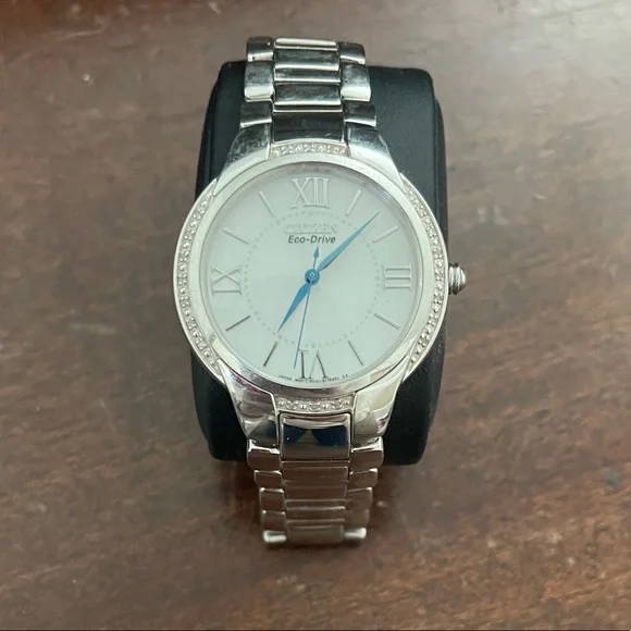 CITIZEN ECODRIVE SILVER TONE BRACET WATCH W/ TINY DIAMOND CHIP ACCENTS. - Picture 4 of 16